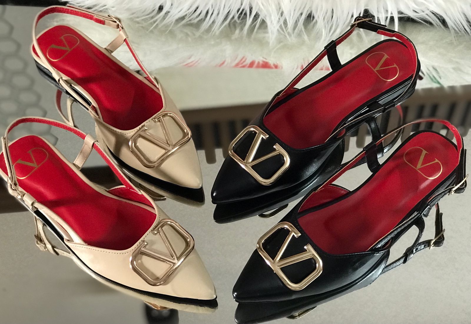 V-a-l-e-n-t-i-n-o Flat pumps