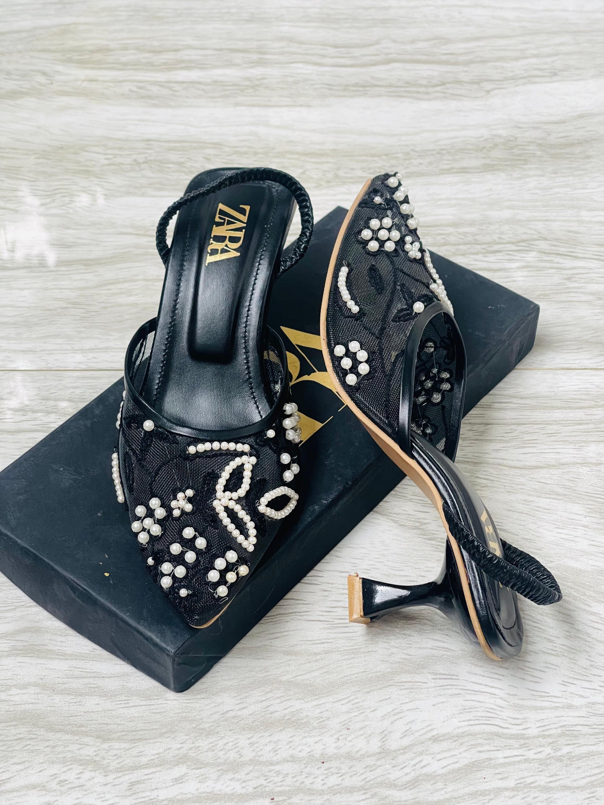 Z-A-R-A EMBROIDERED NET PUMPS