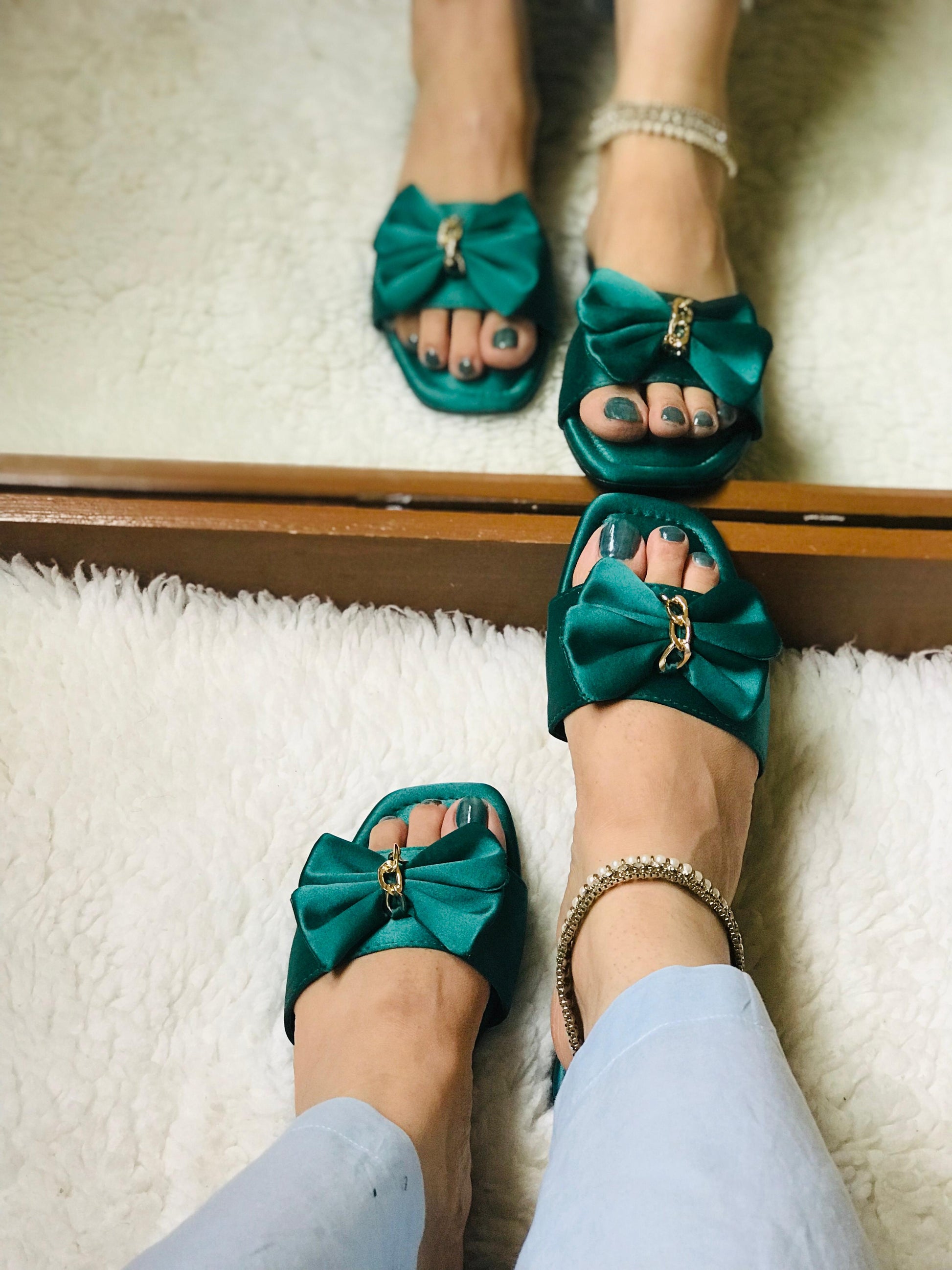 Z-a-r-a-Bow flat...