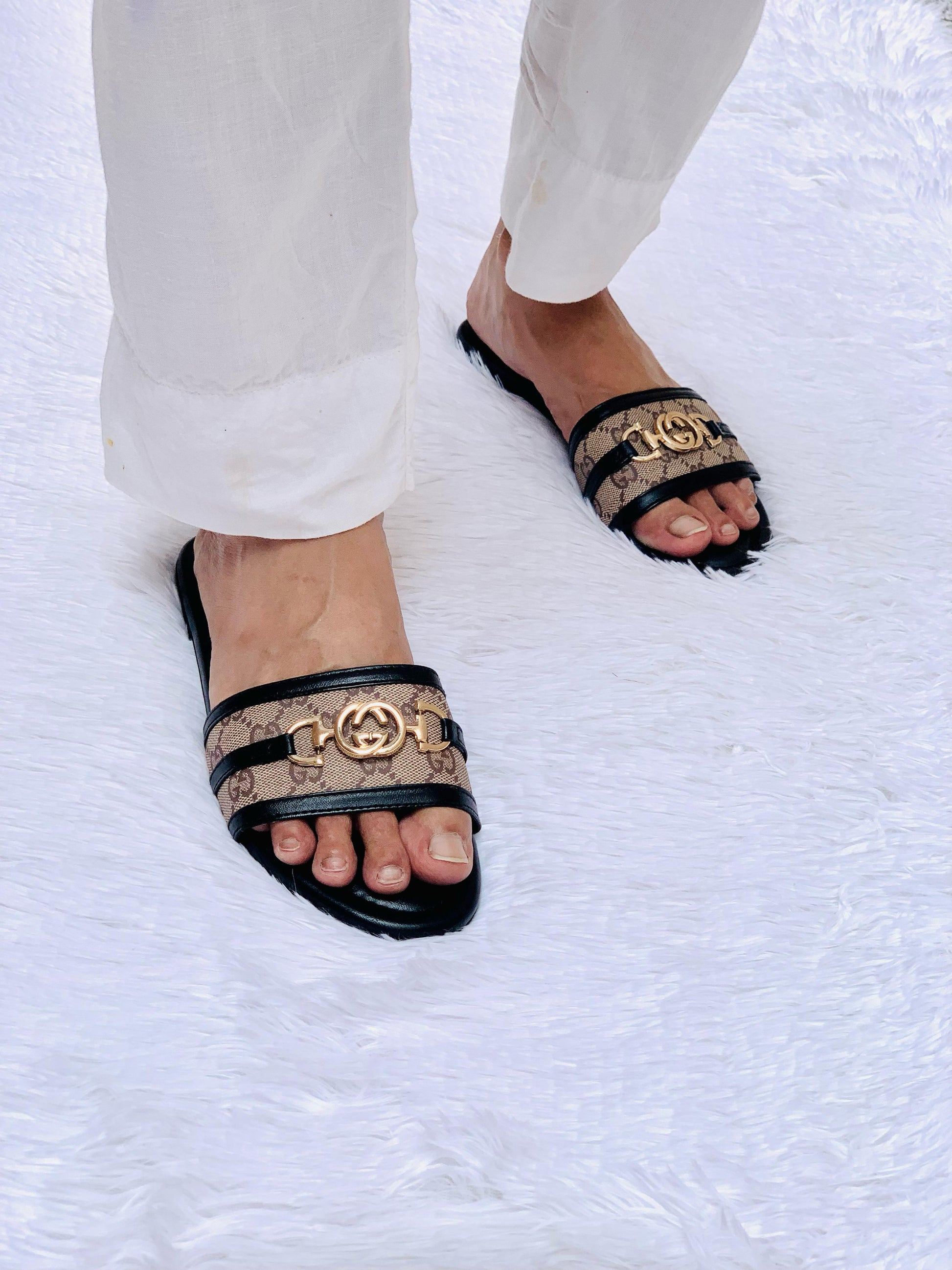 Gucc-i-flat slipper...