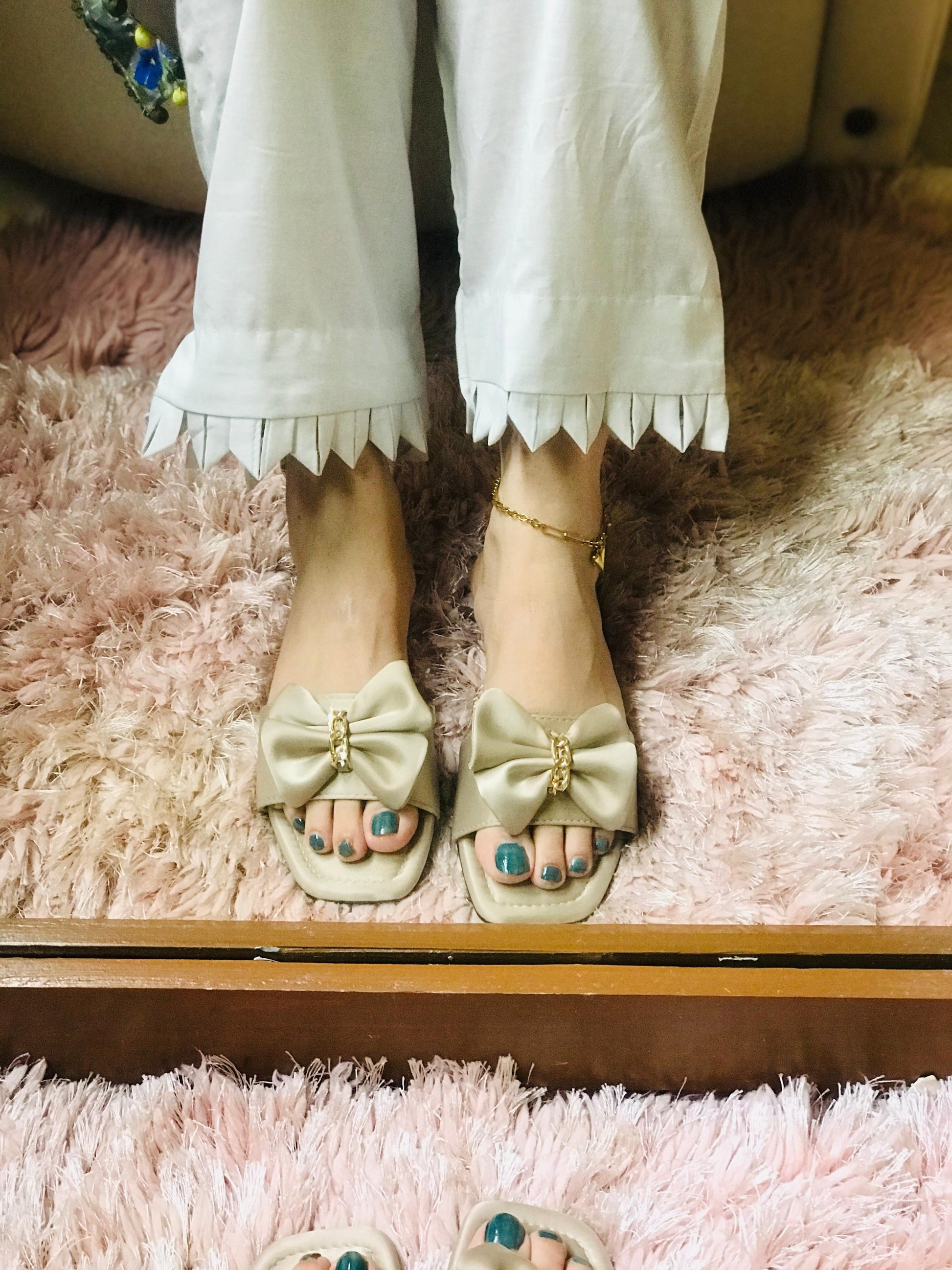 Z-a-r-a-Bow flat...