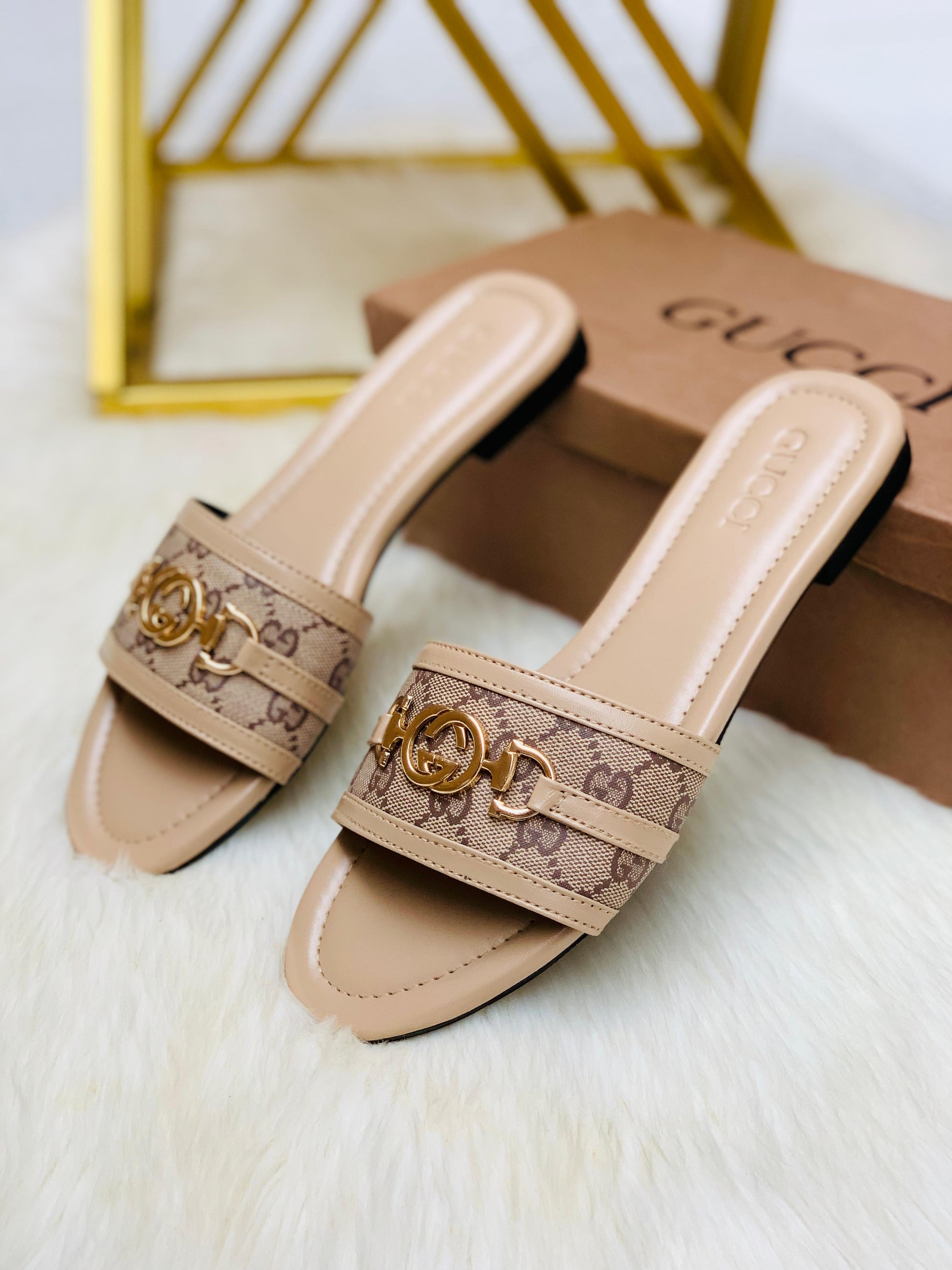 Gucc-i-flat slipper...